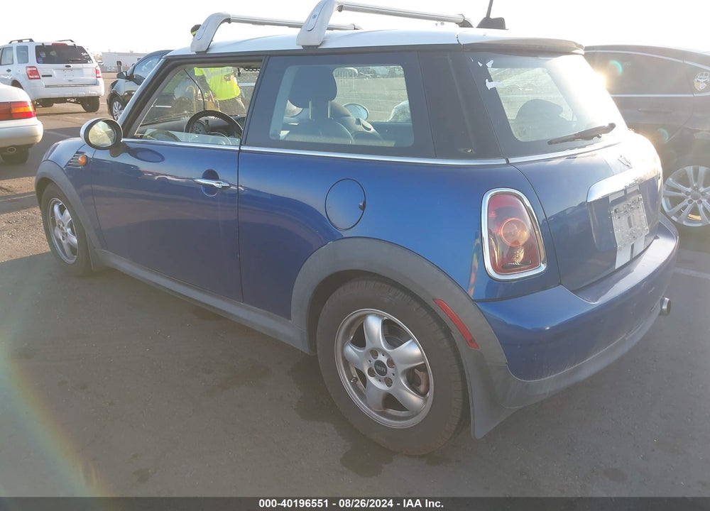 2009 MINI COOPER VIN: WMWMF33559TW70922
