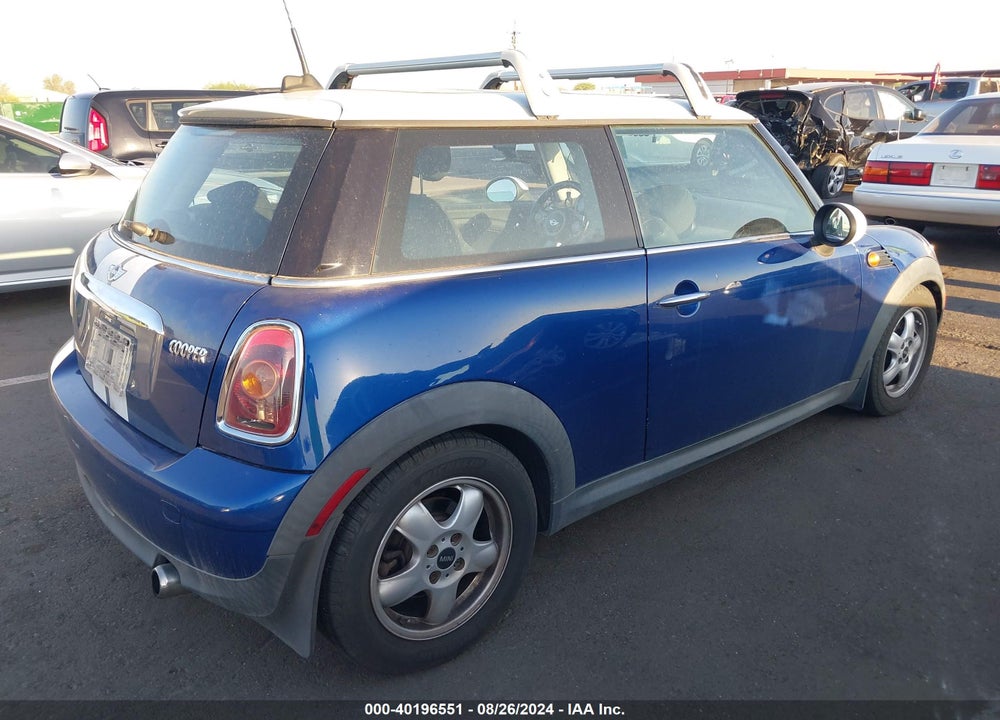 2009 MINI COOPER VIN: WMWMF33559TW70922