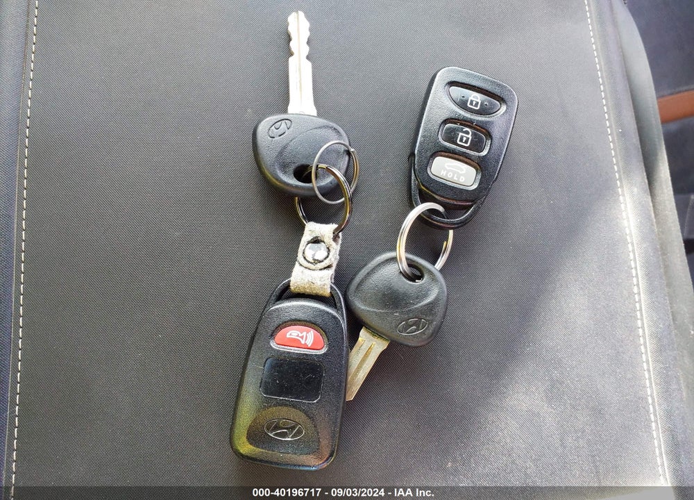 2013 HYUNDAI ELANTRA LIMITED VIN: KMHDH4AE5DU888850