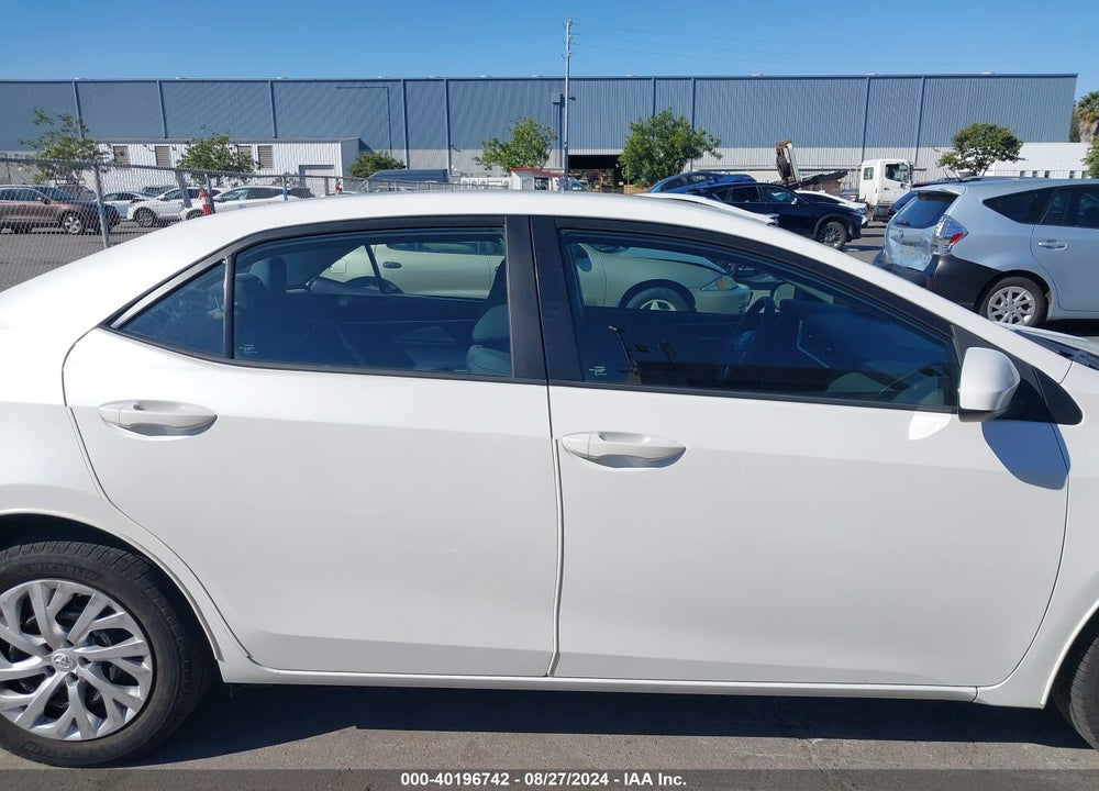 2018 TOYOTA COROLLA LE VIN: 5YFBURHE9JP748027