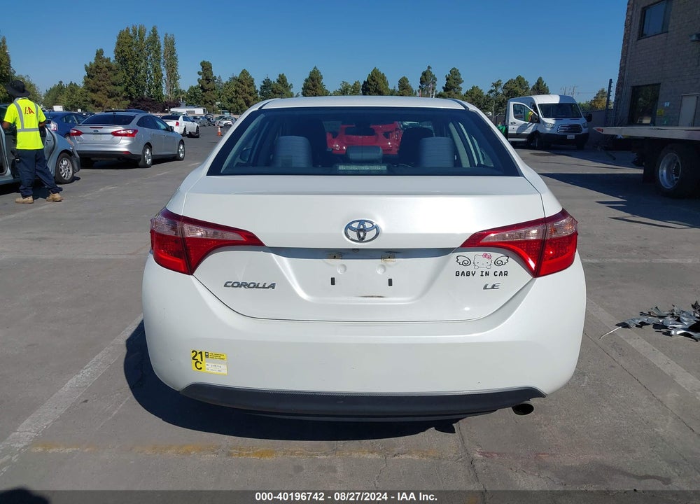 2018 TOYOTA COROLLA LE VIN: 5YFBURHE9JP748027