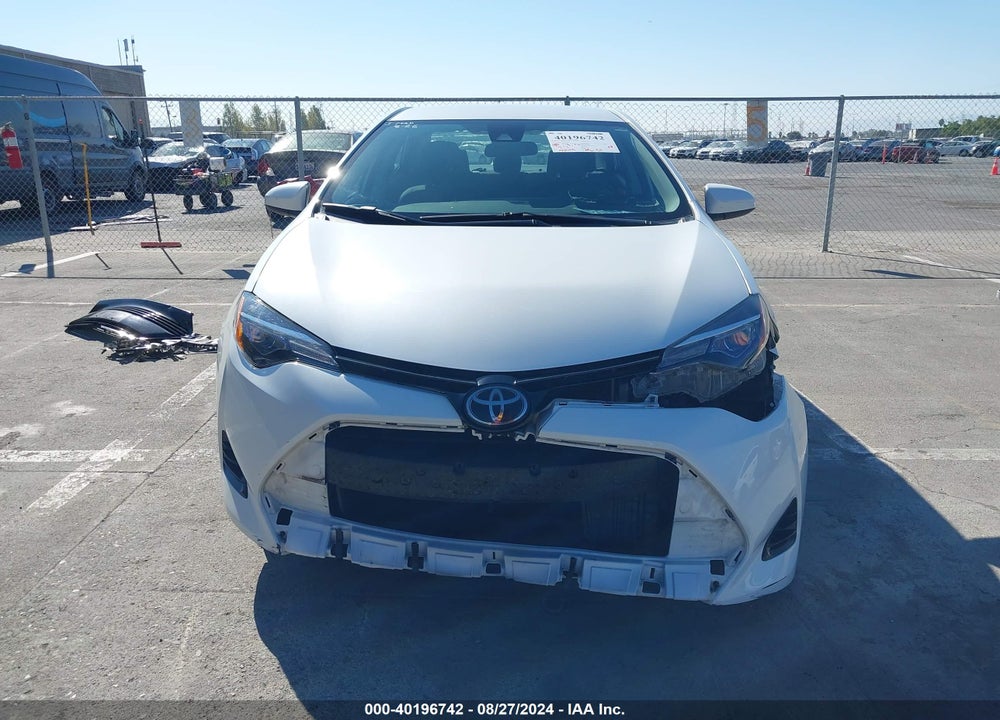 2018 TOYOTA COROLLA LE VIN: 5YFBURHE9JP748027