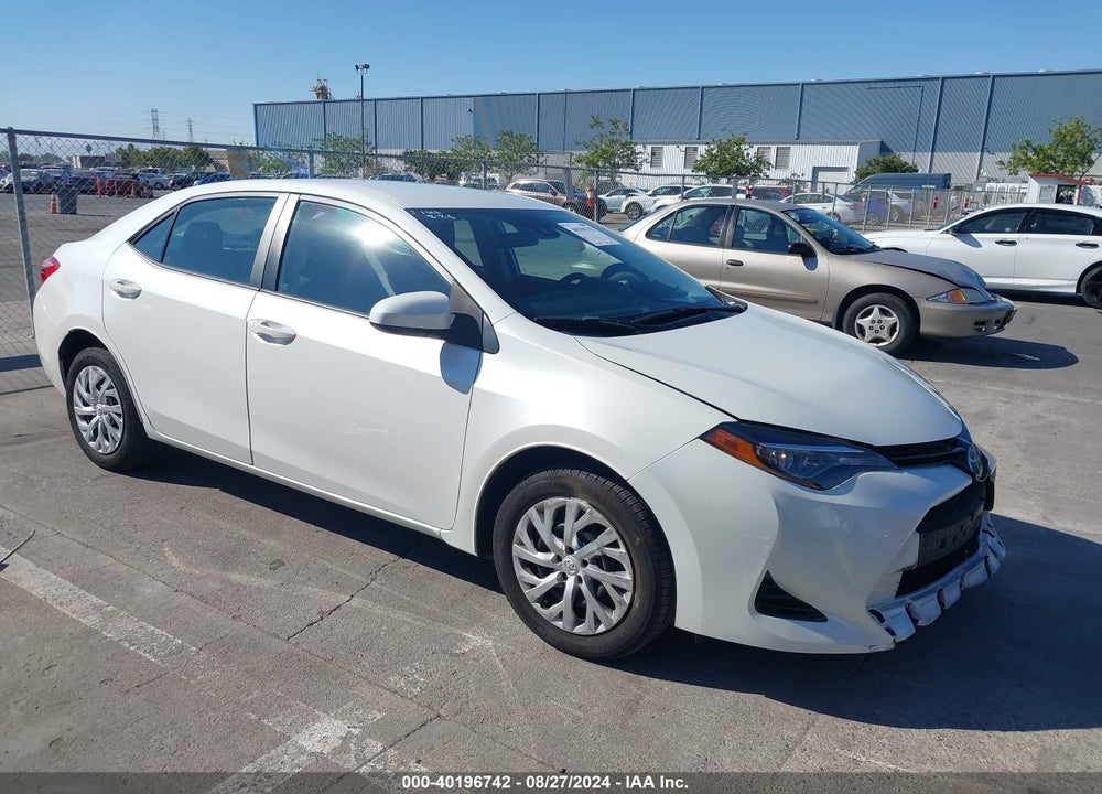 2018 TOYOTA COROLLA LE VIN: 5YFBURHE9JP748027
