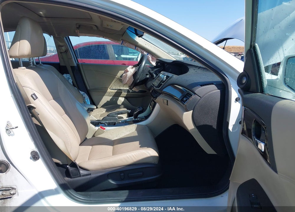 2016 HONDA ACCORD VIN: 1HGCR3F82GA010097