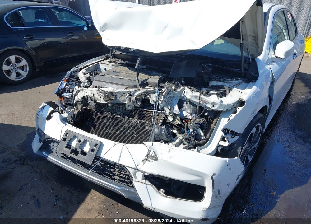 2016 HONDA ACCORD VIN: 1HGCR3F82GA010097
