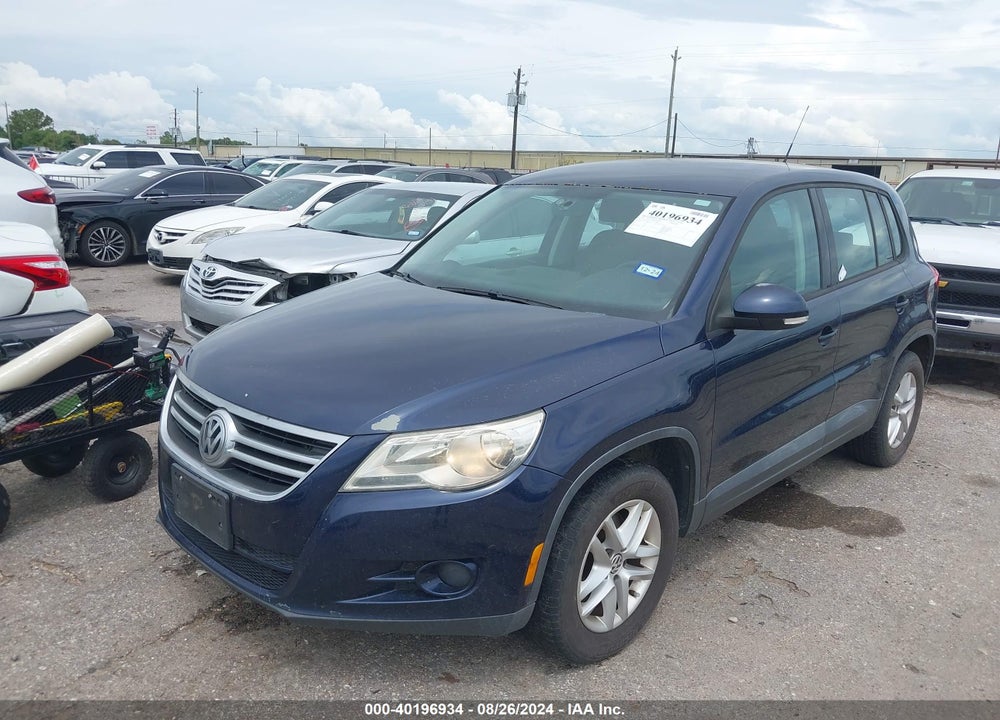2011 VOLKSWAGEN TIGUAN S VIN: WVGAV7AX7BW521688