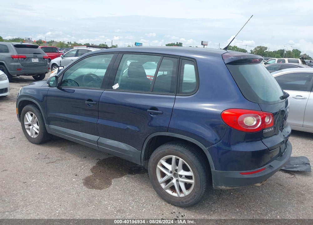 2011 VOLKSWAGEN TIGUAN S VIN: WVGAV7AX7BW521688