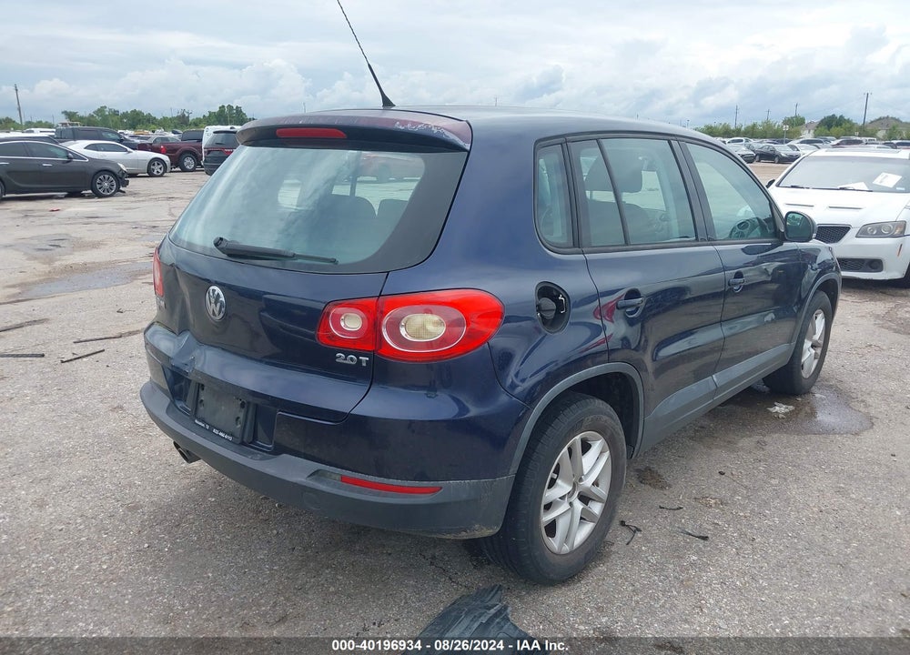 2011 VOLKSWAGEN TIGUAN S VIN: WVGAV7AX7BW521688