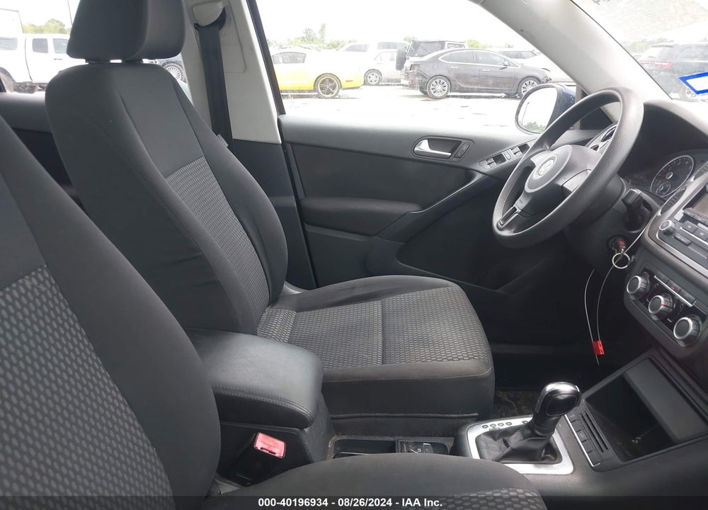 2011 VOLKSWAGEN TIGUAN S VIN: WVGAV7AX7BW521688