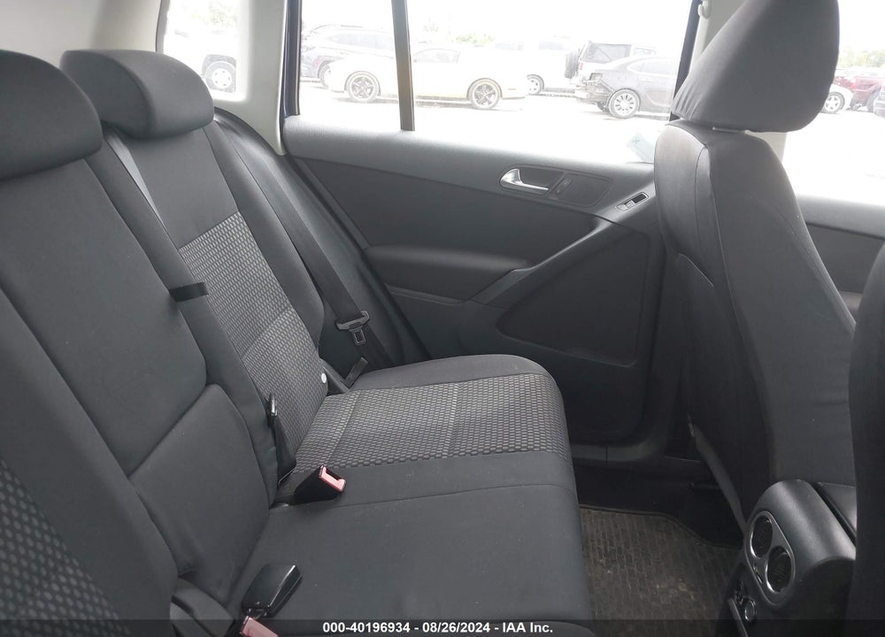 2011 VOLKSWAGEN TIGUAN S VIN: WVGAV7AX7BW521688