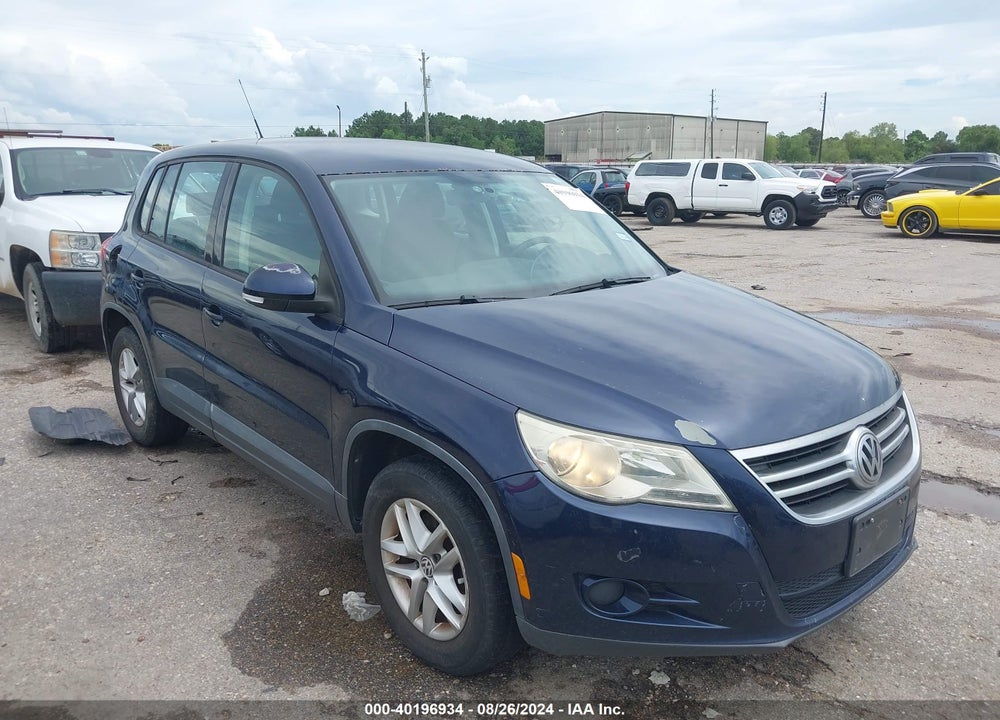 2011 VOLKSWAGEN TIGUAN S VIN: WVGAV7AX7BW521688