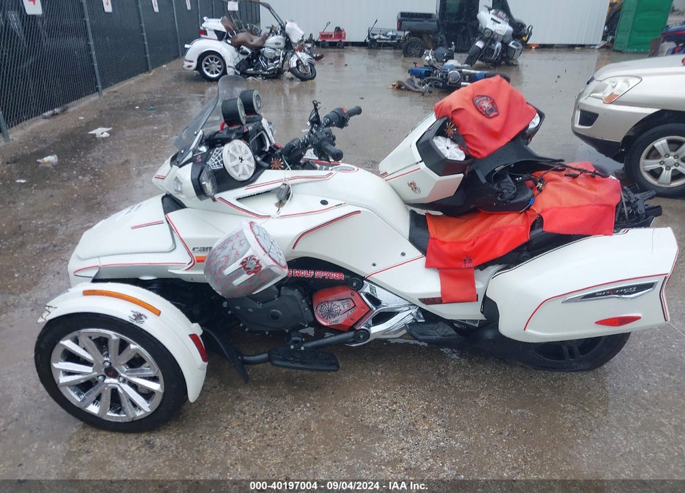 2018 CAN-AM SPYDER ROADSTER F3-T/F3 LIMITED/F3 LIMITED 10TH ANNIVERSARY VIN: 2BXREDD28JV002590