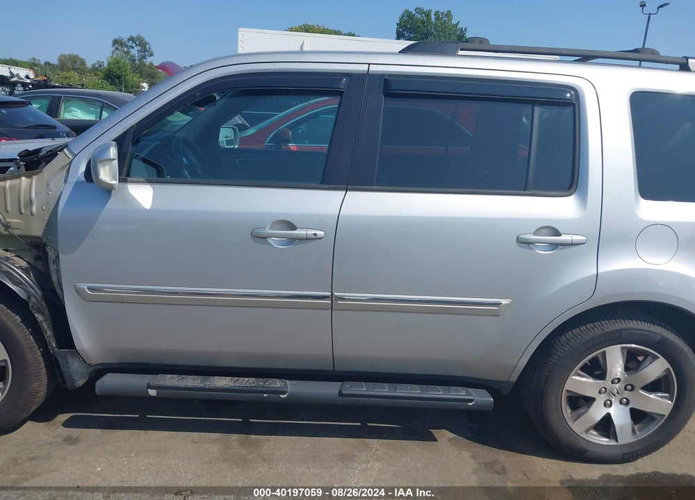 2015 HONDA PILOT TOURING VIN: 5FNYF4H98FB061148