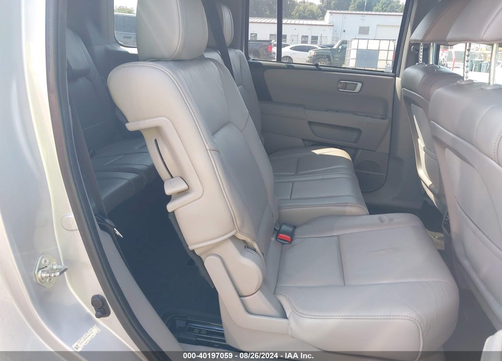 2015 HONDA PILOT TOURING VIN: 5FNYF4H98FB061148