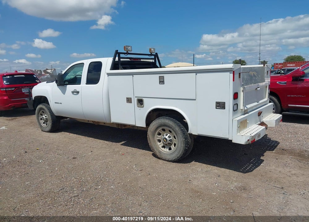 2011 CHEVROLET SILVERADO 3500HD WORK TRUCK VIN: 1GC5KZCG7BZ244448