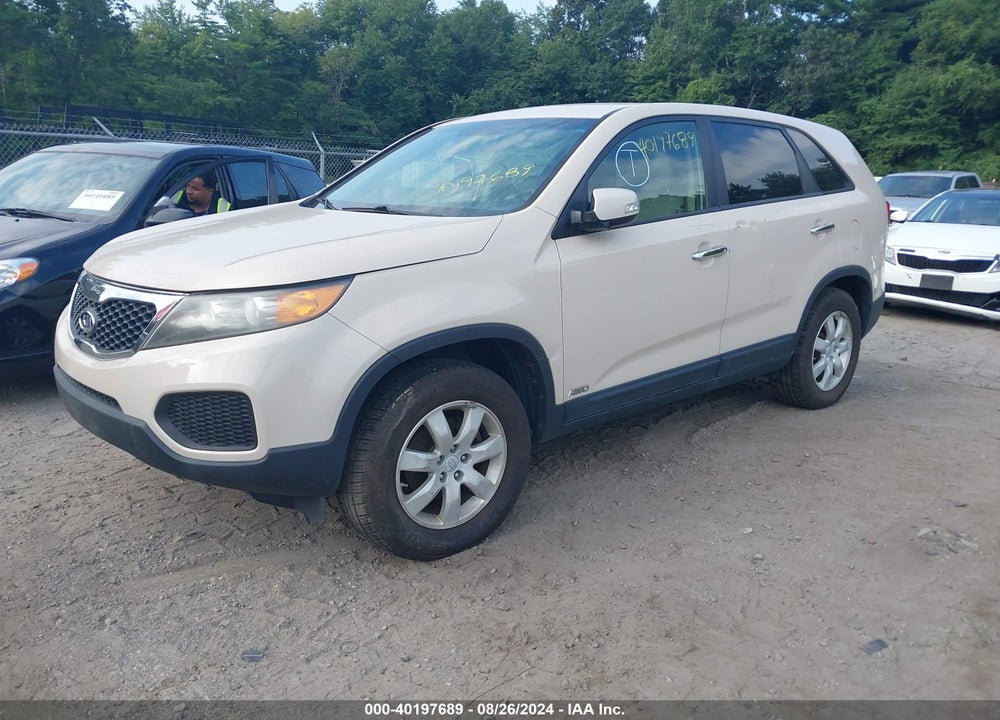 2011 KIA SORENTO LX VIN: 5XYKTCA10BG072600