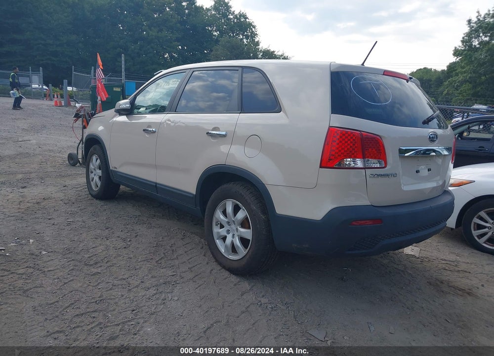 2011 KIA SORENTO LX VIN: 5XYKTCA10BG072600