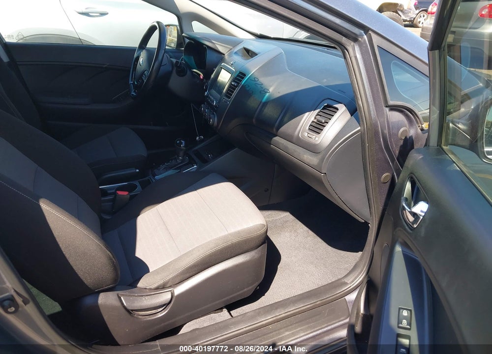 2018 KIA FORTE S VIN: 3KPFL4A73JE273009