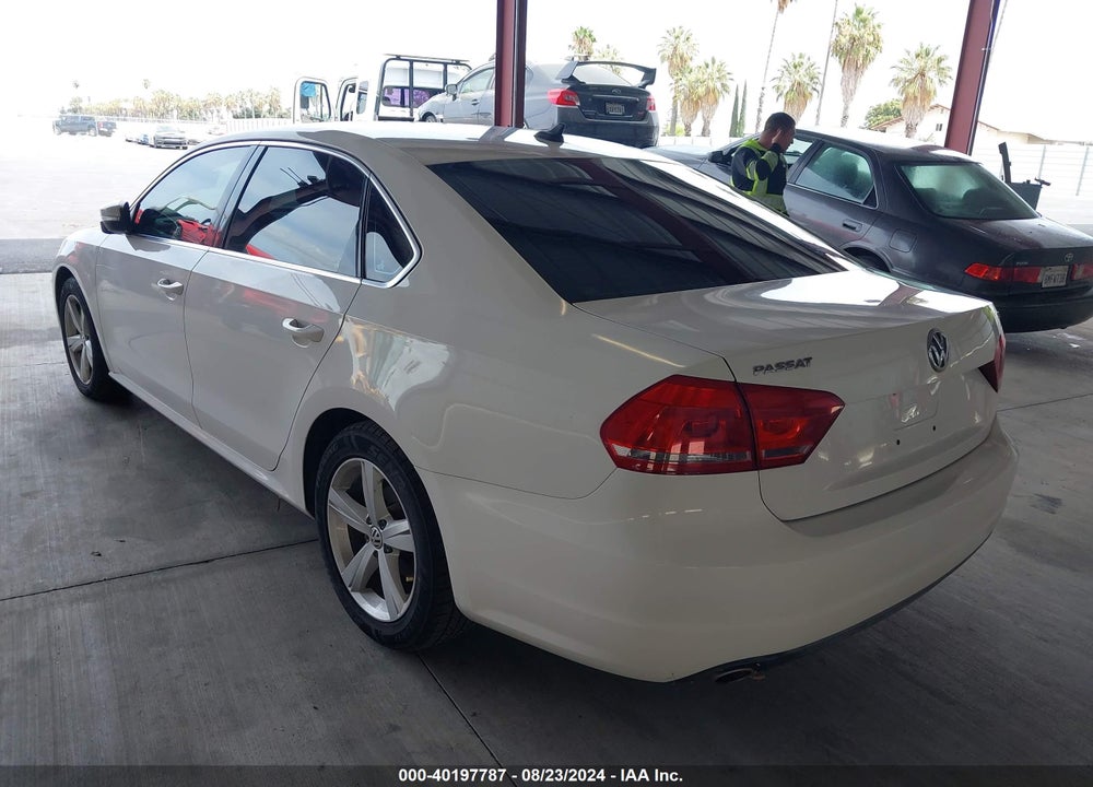 2014 VOLKSWAGEN PASSAT 2.5L SE VIN: 1VWBP7A32EC004852