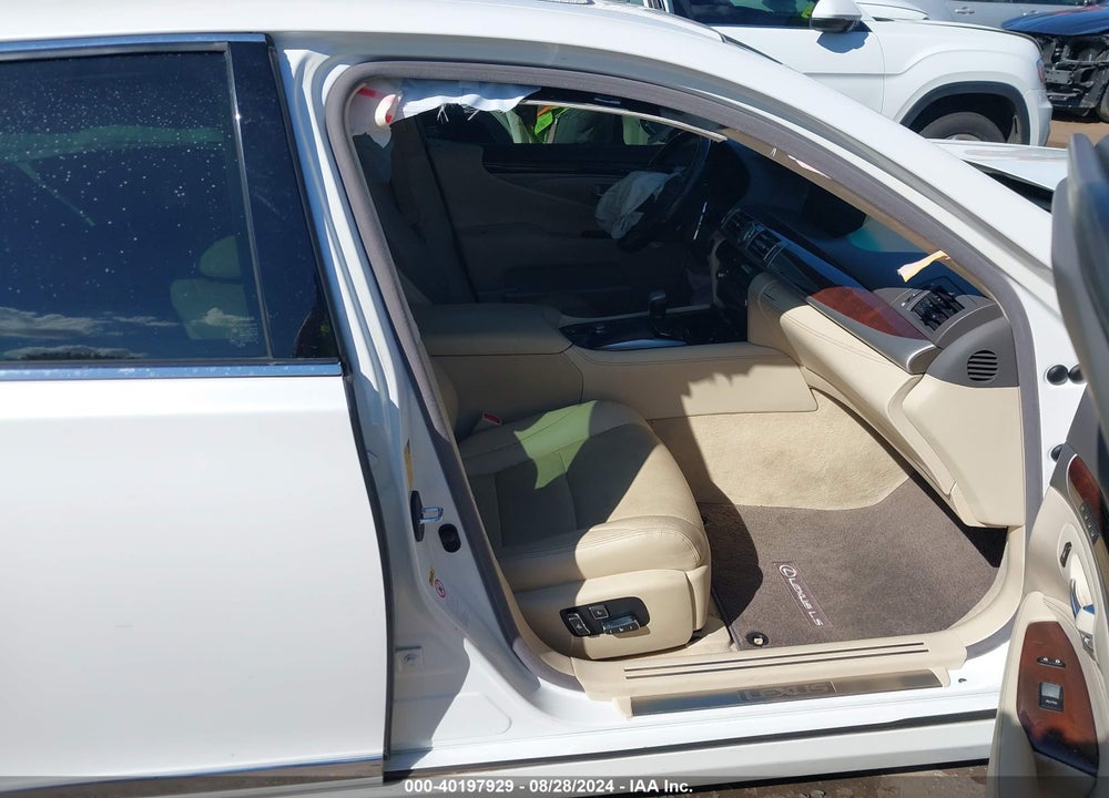 2013 LEXUS LS460 VIN: JTHBL5EF5D5124038