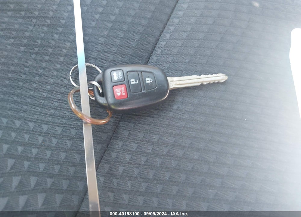2015 TOYOTA CAMRY SE VIN: 4T1BF1FK0FU949664
