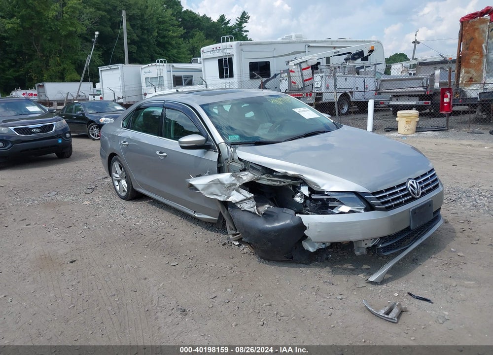 2014 VOLKSWAGEN PASSAT 2.0L TDI SE VIN: 1VWBN7A30EC082424