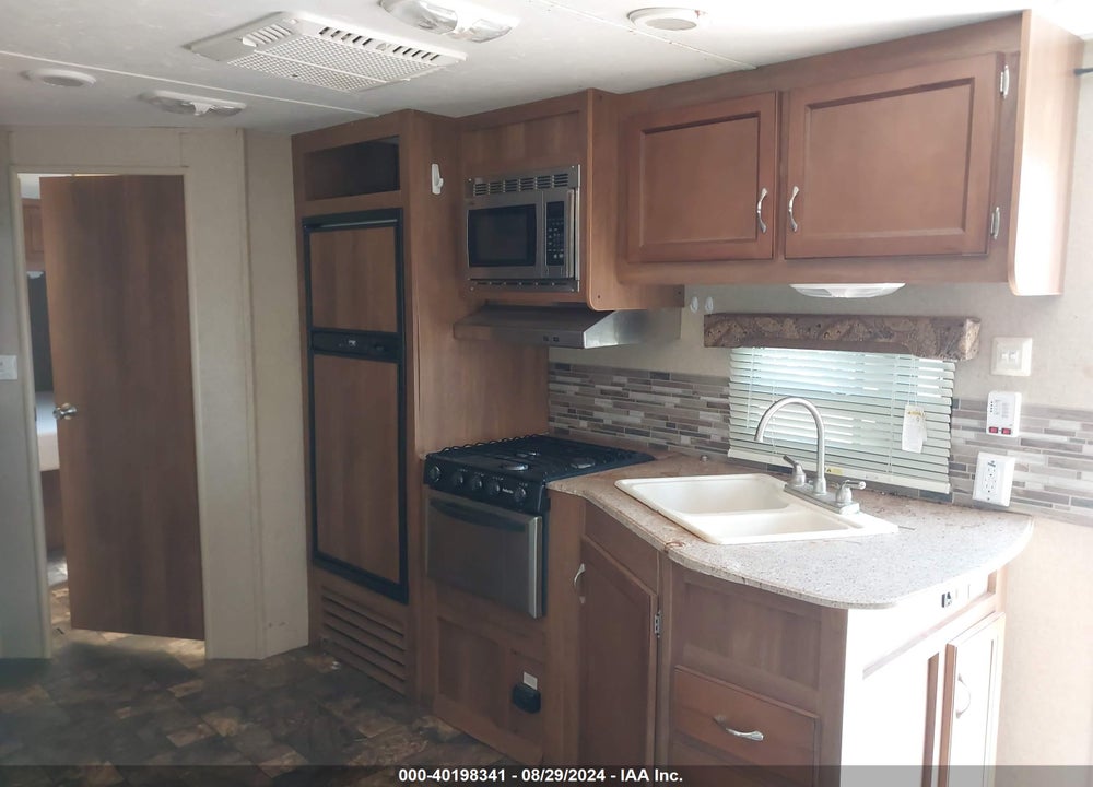 2015 COACHMEN CATALINA 263RLS VIN: 5ZT2CARB1FA020852