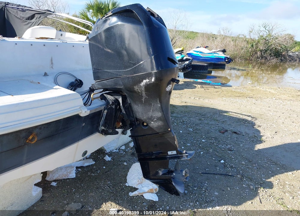 2011 HURRICANE OTHER VIN: GDYJ3243J011