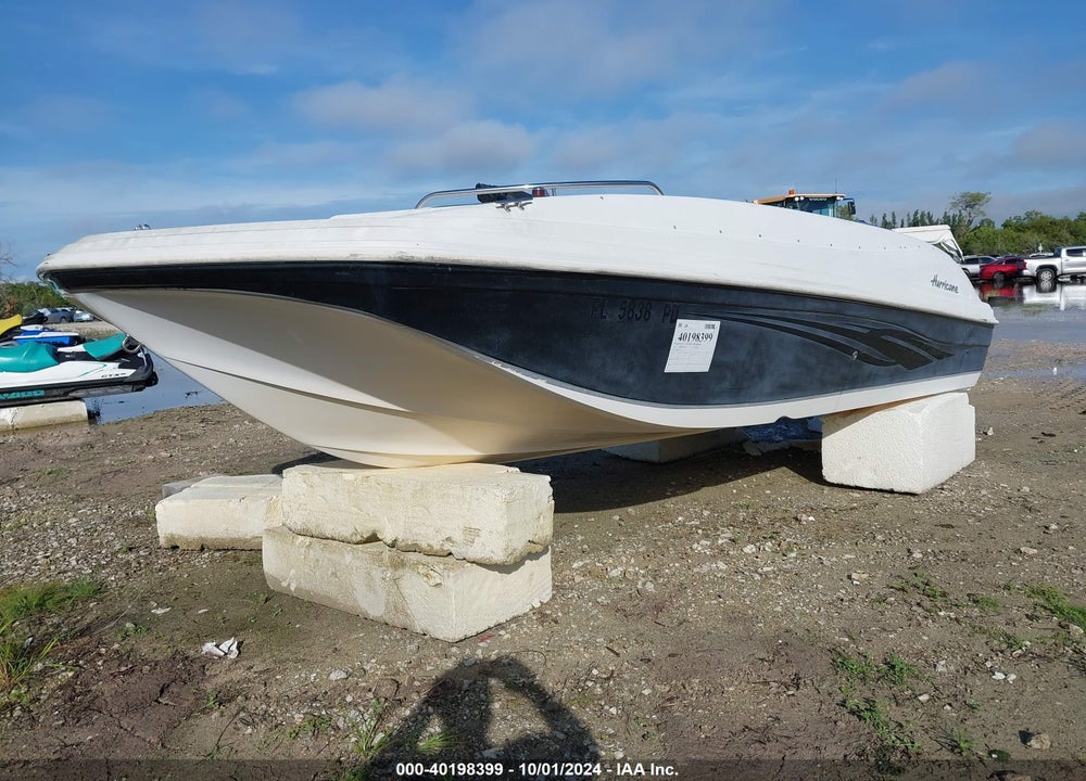 2011 HURRICANE OTHER VIN: GDYJ3243J011