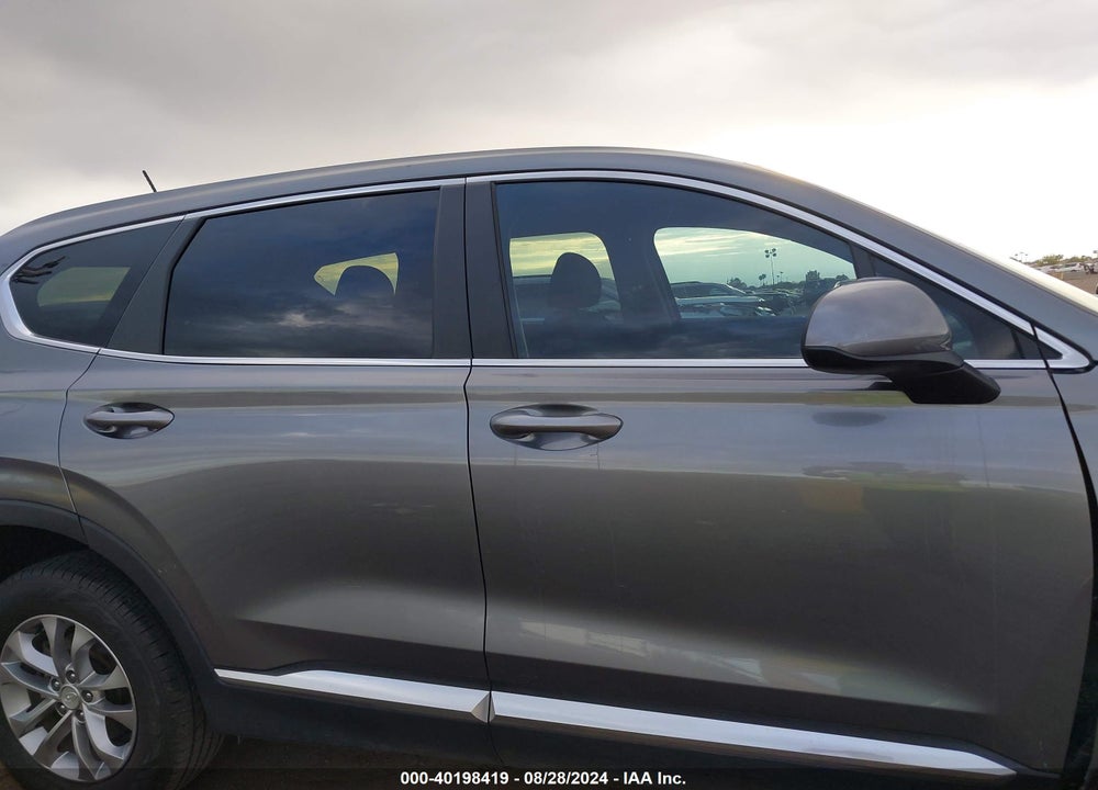 2019 HYUNDAI SANTA FE SE VIN: 5NMS23AD0KH079890