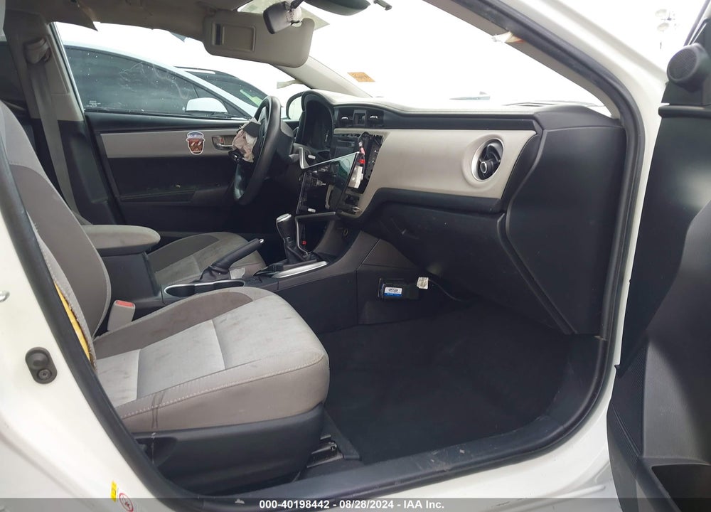 2019 TOYOTA COROLLA LE VIN: 2T1BURHE7KC180085