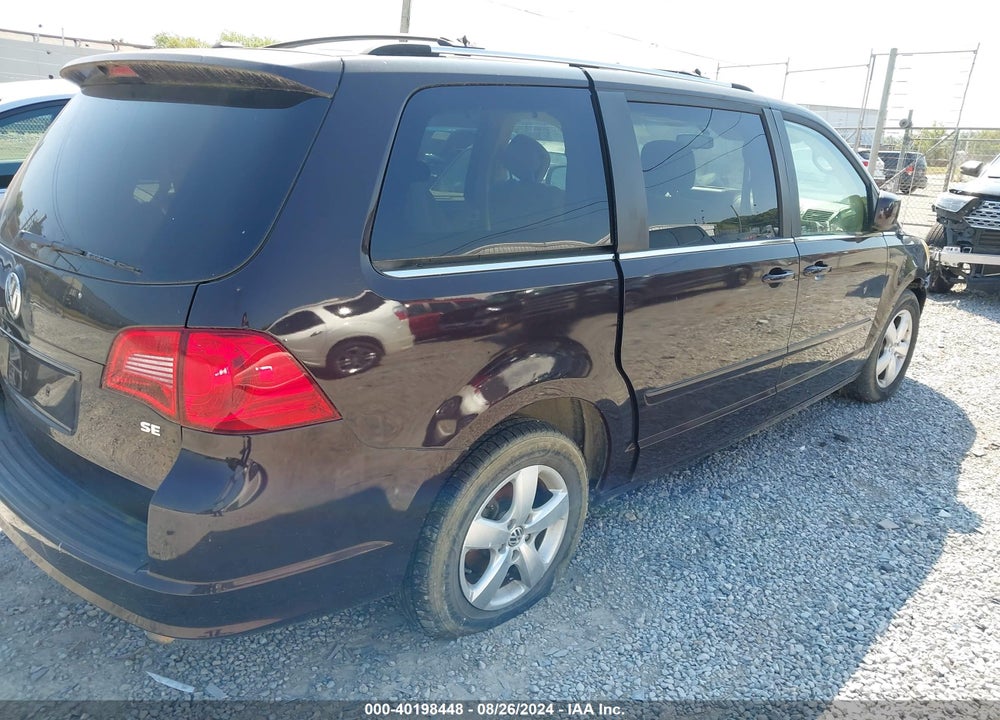 2010 VOLKSWAGEN ROUTAN SE VIN: 2V4RW3D1XAR323026