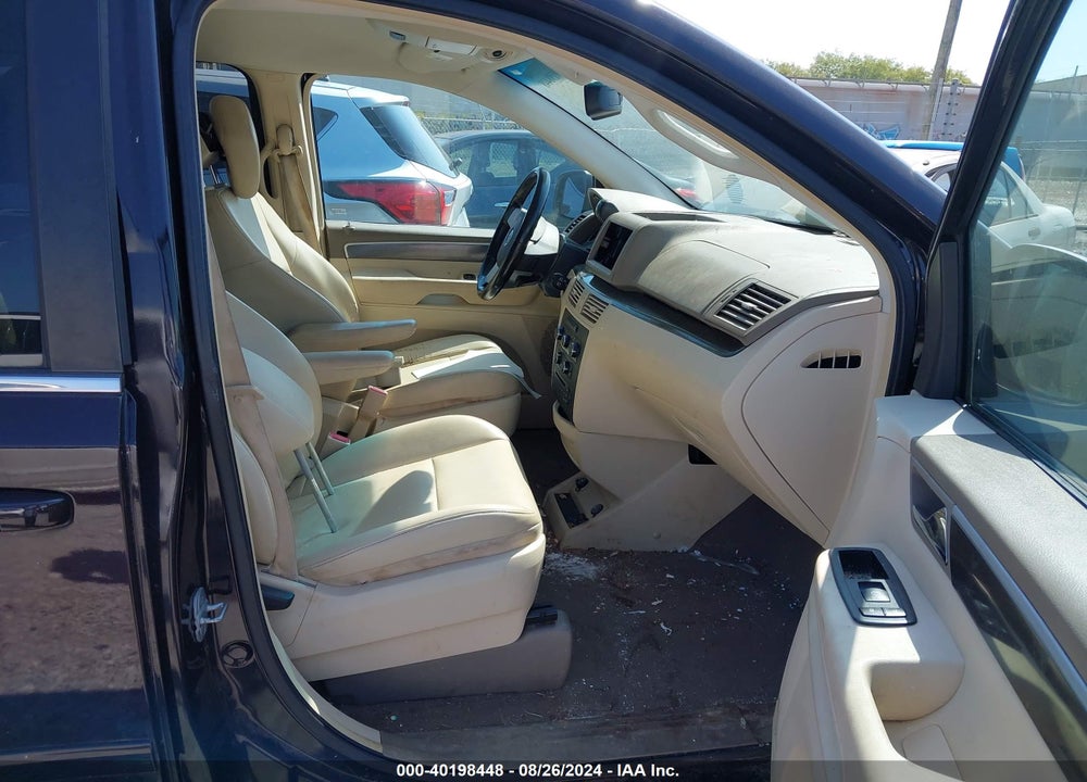2010 VOLKSWAGEN ROUTAN SE VIN: 2V4RW3D1XAR323026
