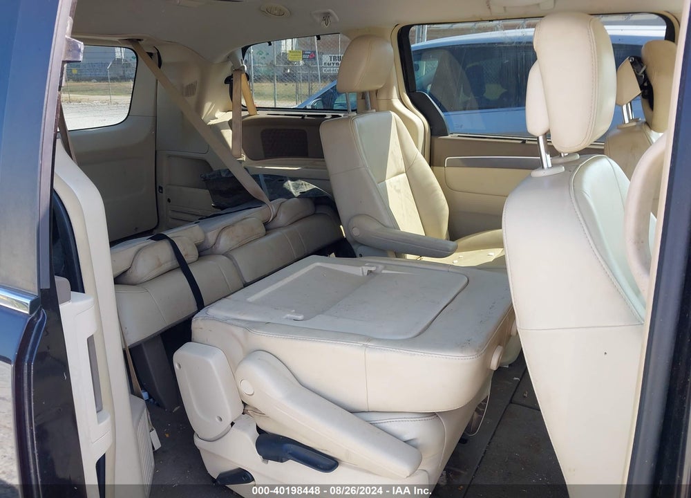 2010 VOLKSWAGEN ROUTAN SE VIN: 2V4RW3D1XAR323026