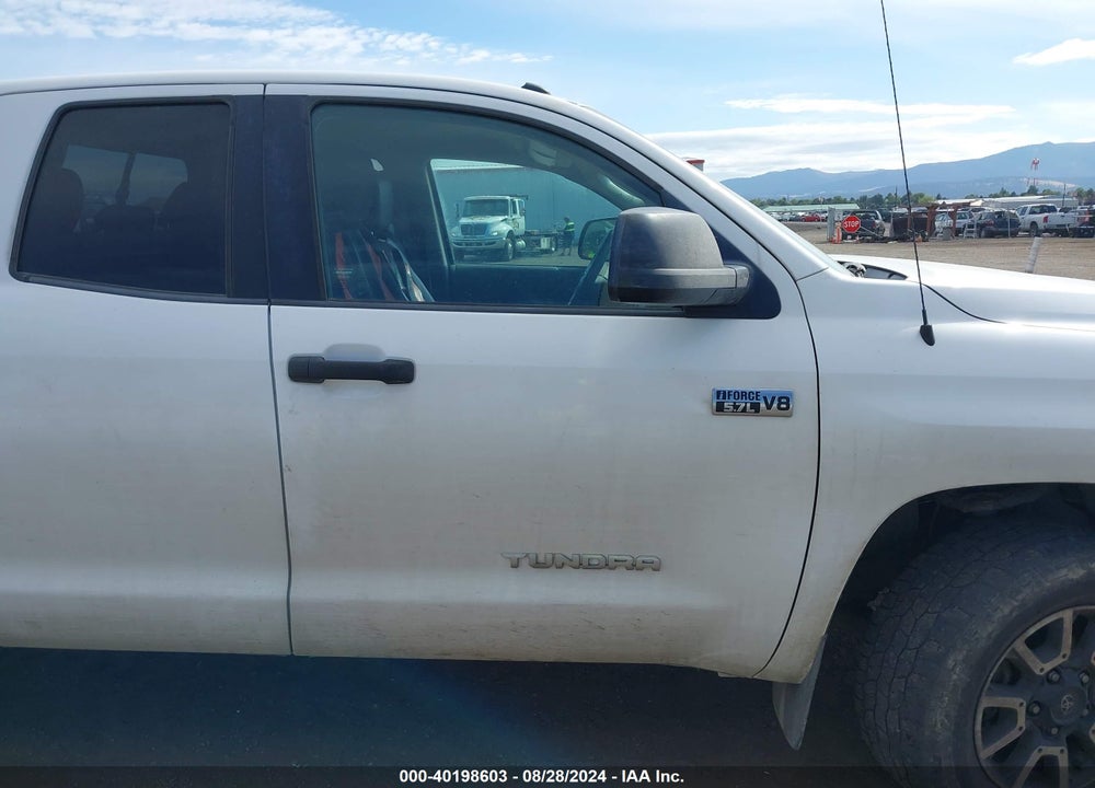 2016 TOYOTA TUNDRA SR5 5.7L V8 VIN: 5TFUY5F16GX565619