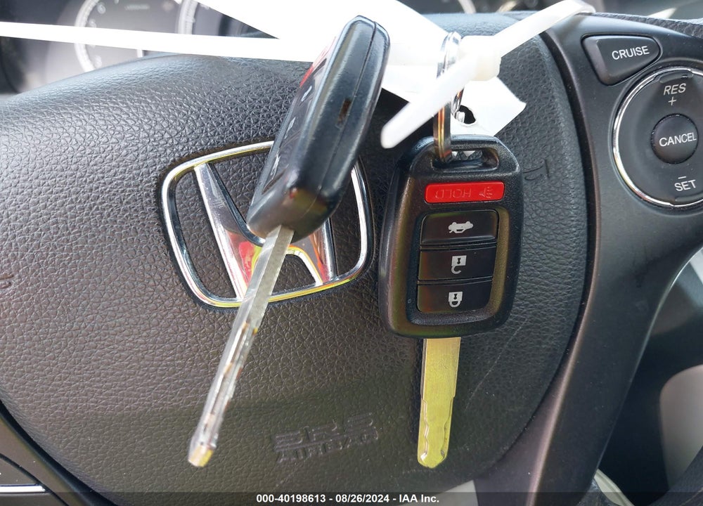 2013 HONDA ACCORD VIN: 1HGCR2F34DA208688