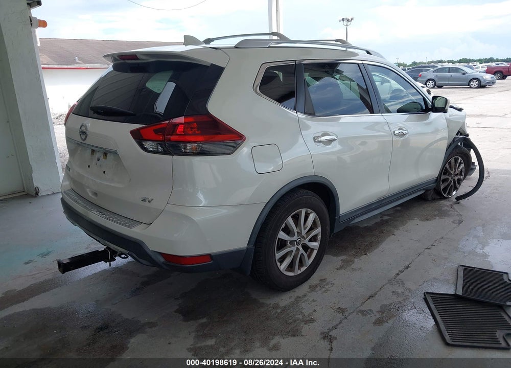 2018 NISSAN ROGUE SV VIN: KNMAT2MT6JP580570