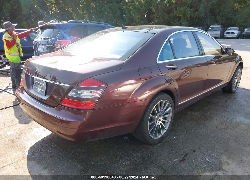 2007 MERCEDES-BENZ S 550 VIN: WDDNG71X37A147395