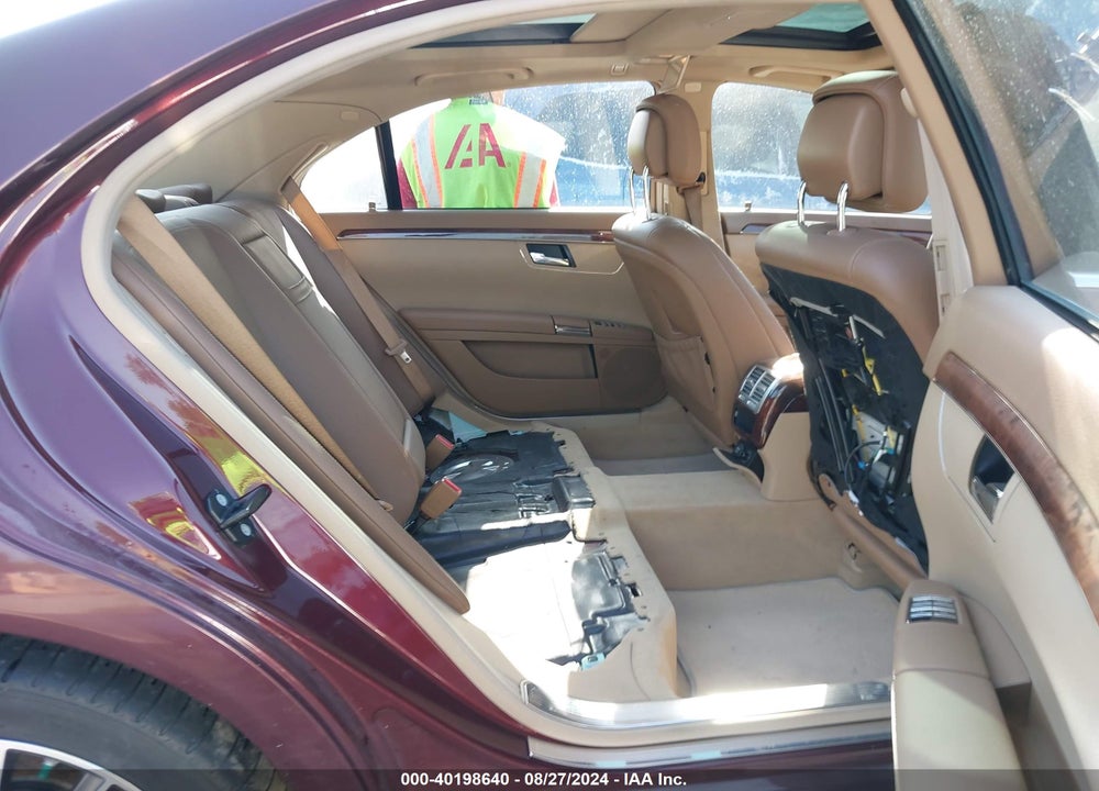 2007 MERCEDES-BENZ S 550 VIN: WDDNG71X37A147395