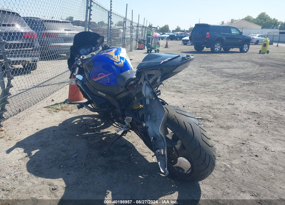 2007 SUZUKI GSX-R1000 VIN: JS1GT77A972102144