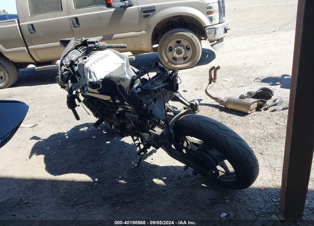 2017 KAWASAKI EX650 VIN: JKAEXEJ14HDA01952