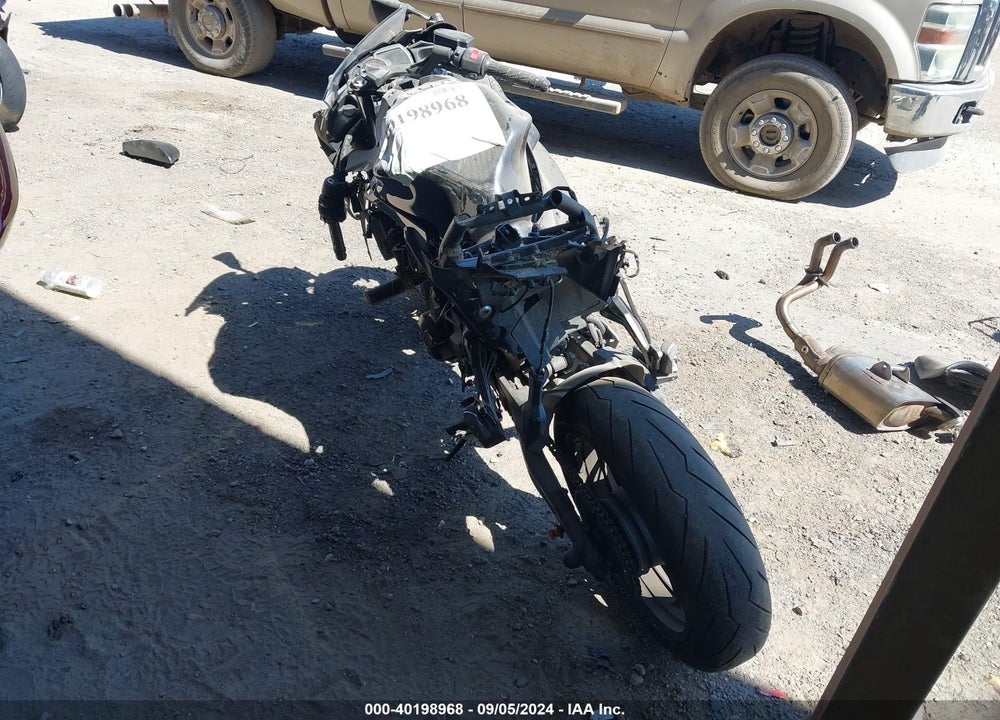 2017 KAWASAKI EX650 VIN: JKAEXEJ14HDA01952