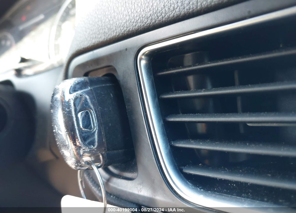 2010 AUDI Q5 3.2 PREMIUM VIN: WA1LKAFP1AA112295