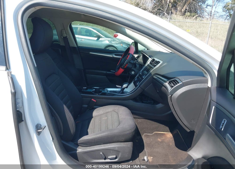 2015 FORD FUSION SE VIN: 3FA6P0H74FR169038