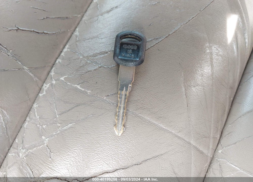 1998 CHEVROLET TAHOE LS VIN: 1GNEK13R6WJ340828