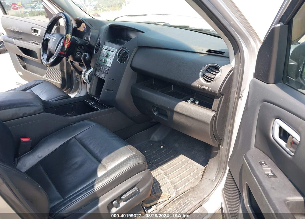 2011 HONDA PILOT EX-L VIN: 5FNYF3H59BB026510