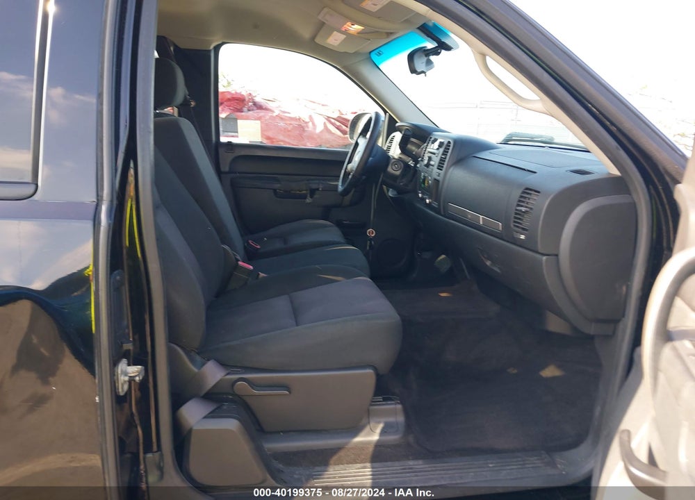 2013 CHEVROLET SILVERADO 1500 LT VIN: 1GCRCSE03DZ172656