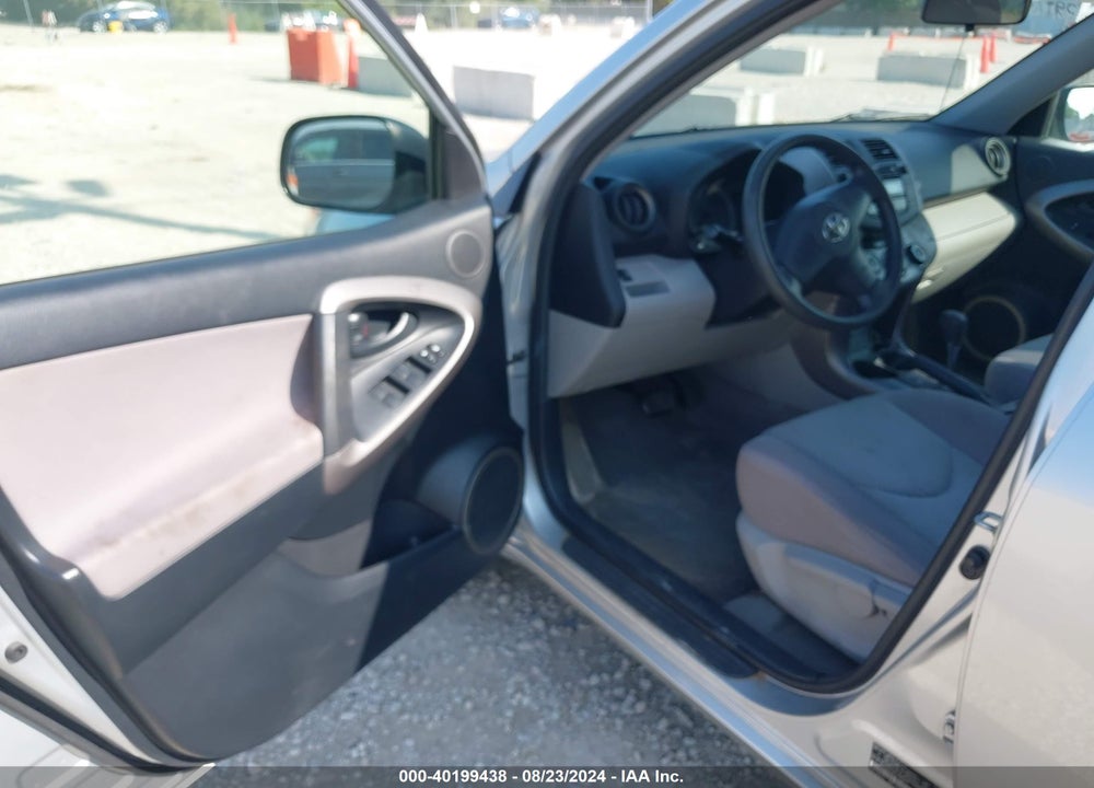 2008 TOYOTA RAV4 VIN: JTMBD33V585185182