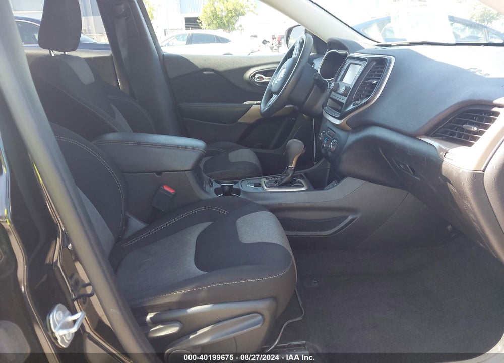 2018 JEEP CHEROKEE LATITUDE FWD VIN: 1C4PJLCBXJD565778
