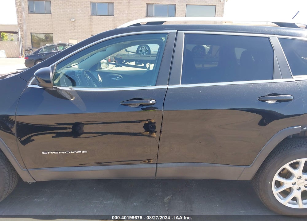 2018 JEEP CHEROKEE LATITUDE FWD VIN: 1C4PJLCBXJD565778